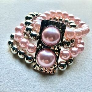 🩷Silver and pink pearl stretch bracelet